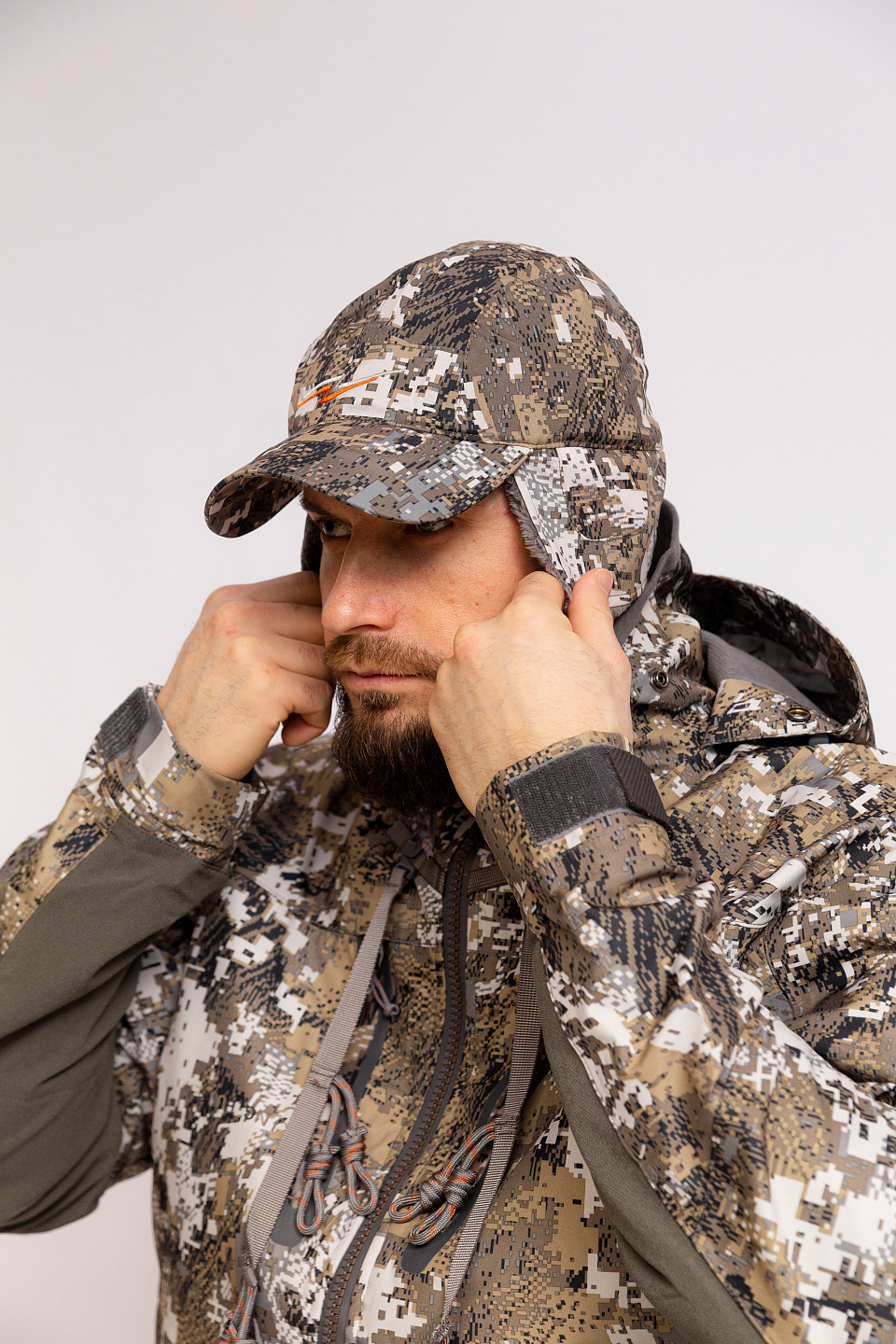 Шапка Hybrid Cap Camo SNOW